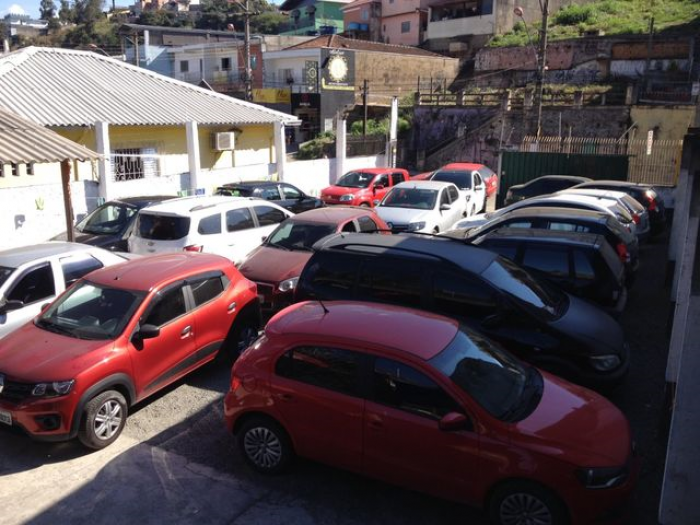 Estacionamento e lava rápido
